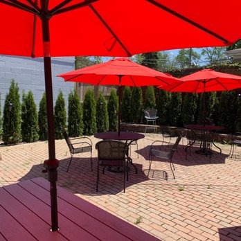 La Isla Michoacana - Patio in the back - Ice Cream & Frozen Yogurt Near Me - Oak Forest, Illinois