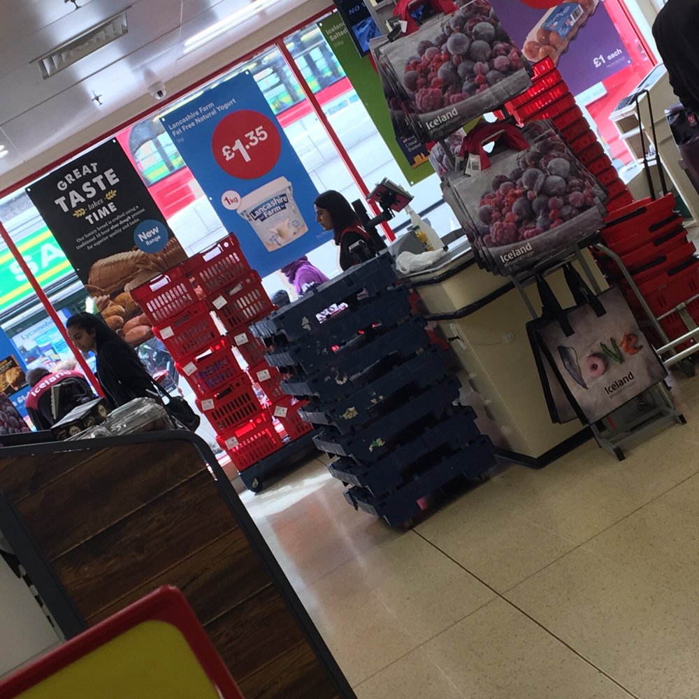 Iceland - Employees sorting out the delivery.. - Grocery Near Me - London, XGL