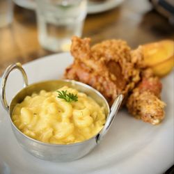 Willie Mae’s NOLA - 1/4 Fried chicken and Mac and cheese