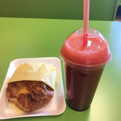 Jugos Islas del Campo - El jugo delicioso el breakfast croissant no good and to expensive ...