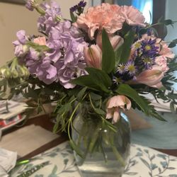 Paris Florist and Gifts - But received this one!! Terribly disappointed. Would not recommend this florist
