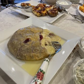 Bayfront Westcott House Bed and Breakfast - Baked brie during happy hour - Bed & Breakfast Near Me - St. Augustine, Florida