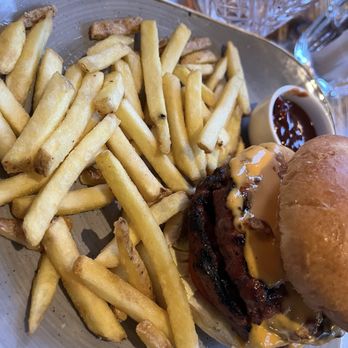 The Elephant and Castle - Pubs Near Me - London, XGL The Elephant and Castle - Pubs Near Me - London, XGL