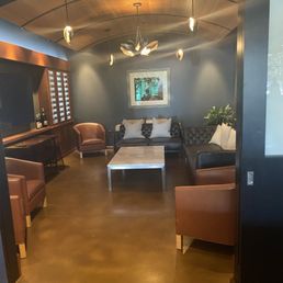 Lounge. Lounge.
