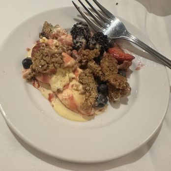 Wildfire - Seasonal berries crisp with ice cream - American Near Me - Schaumburg, Illinois