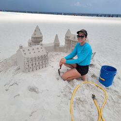 Sand Castle University - Janelle is doing Hogwarts today & it's looking super. She rocks!!!