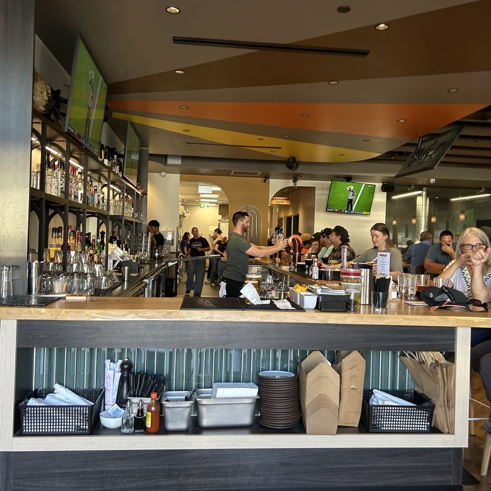 Jasper Brewing Company - Burgers Near Me - Jasper, Alberta