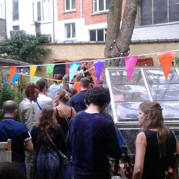 La Récré Café - Petit concert dans le jardin. - Shared Office Spaces Near Me - Ixelles, BRU