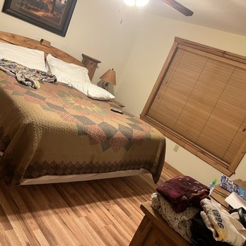 StoneBridge Resort - Bedroom with large, very comfortable bed - Golf Near Me - Reeds Spring, Missouri