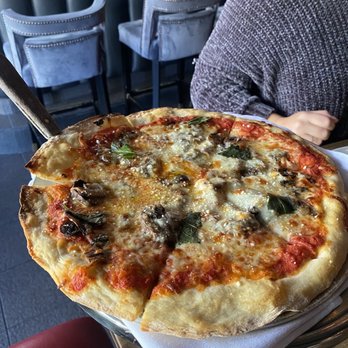 The Rossi Kitchen & Bar - Mushroom Pizza - New American Near Me - Columbus, Ohio