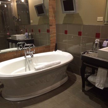 Hôtel Place d'Armes - Giant bathtub in the giant bathroom!! - Hotels Near Me - Montreal, Quebec Hôtel Place d'Armes - Giant bathtub in the giant bathroom!! - Hotels Near Me - Montreal, Quebec