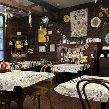 Golden Egg Omelet House - grandmas porch decor - Breakfast & Brunch Near Me - Escondido, California Golden Egg Omelet House - grandmas porch decor - Breakfast & Brunch Near Me - Escondido, California