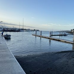 Safe Harbor Marina Bay Yacht Harbor - Nice launch area