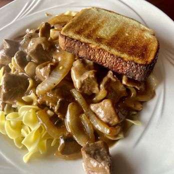 Rush Inn Bar & Grill - Beef Stroganoff w/ Garlic Bread - American Near Me - Avon, Ohio Rush Inn Bar & Grill - Beef Stroganoff w/ Garlic Bread - American Near Me - Avon, Ohio