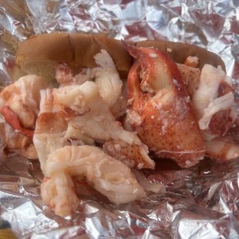 Sprague's Lobster - Overflowing lobster roll - Seafood Near Me - Wiscasset, Maine Sprague's Lobster - Overflowing lobster roll - Seafood Near Me - Wiscasset, Maine