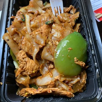Simply Thai Bistro - Chicken Pad Kee Mow, 3 star spicy - Thai Near Me - Frisco, Texas Simply Thai Bistro - Chicken Pad Kee Mow, 3 star spicy - Thai Near Me - Frisco, Texas