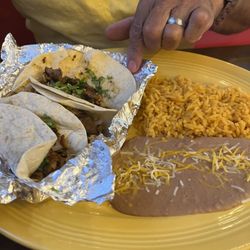 El Patron - Street tacos with refried beans and rice