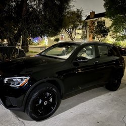 Pristine Wheel Repair - Mercedes GLC300 - Blacked out window trim and face of wheels blacked out.