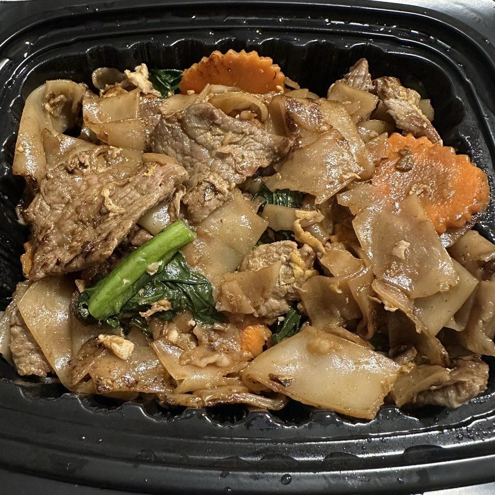 Aloy Modern Thai - Pad See Eew - Thai Near Me - Denver, Colorado