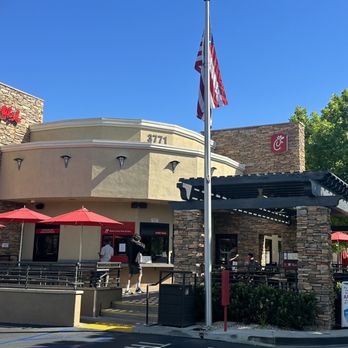Chick-fil-A - ows the outside of a restaurant - Fast Food Near Me - Westlake Village, California