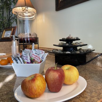 Helping Hands Massage & Aromatherapy - Waiting room - Skin Care Near Me - Modesto, California Helping Hands Massage & Aromatherapy - Waiting room - Skin Care Near Me - Modesto, California