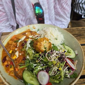 Max Pett - Chili special - Vegan Near Me - Munich, BY