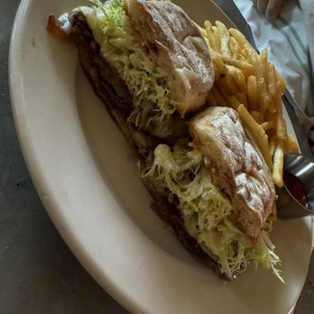 Pastis Miami - Steak sandwich - French Near Me - Miami, Florida