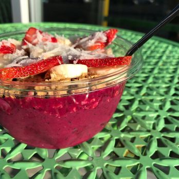 Roxberry Juice - a bowl of fruit and yogurt - Juice Bars & Smoothies Near Me - Orem, Utah