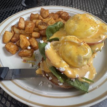 Tip Top Tavern - Veggie Benedict w/ breakfast potatoes - New American Near Me - Madison, Wisconsin Tip Top Tavern - Veggie Benedict w/ breakfast potatoes - New American Near Me - Madison, Wisconsin