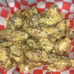 La Billiards Bar & Grill - Flavor: Garlic Parm