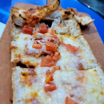 Budlight Lounge - Margarita pizza, that's terrible - Lounges Near Me - Miami, Florida Budlight Lounge - Margarita pizza, that's terrible - Lounges Near Me - Miami, Florida