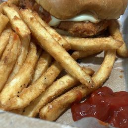 The fries here are amazing! And that chicken parm sammie ain't nothin' to sleep on, neither, if'n I ain't the granddaddy of all liars!!!