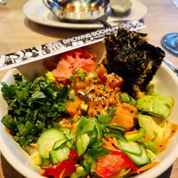 Browns Socialhouse Brewery District - Tuna poke bowl