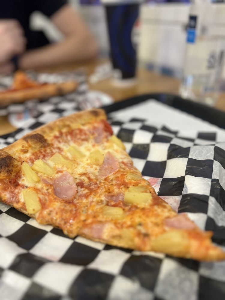 New York Pizzeria - Photo 3