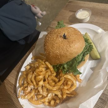 Burgers and Brew - Bacon & Jalapeño Cheeseburger - Burgers Near Me - Sacramento, California Burgers and Brew - Bacon & Jalapeño Cheeseburger - Burgers Near Me - Sacramento, California