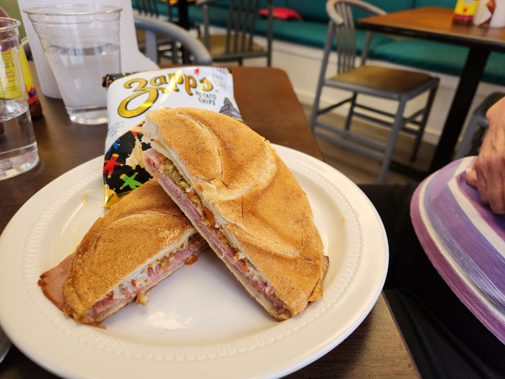Food from Ca Crest Bon