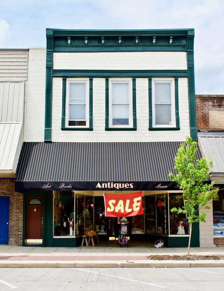 SOUTH PITTSBURG ANTIQUES Updated September 2024 224 South Cedar Ave