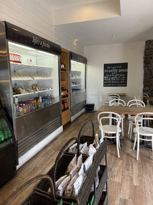 Tucker & Bevvy by null