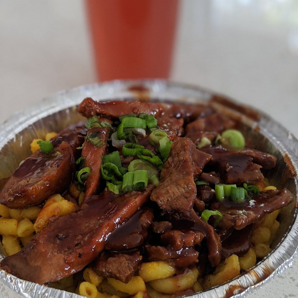 Houston Sauce Pit - Loaded mac and cheese (topped with "links") - Vegan Near Me - Houston, Texas