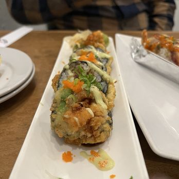 Kuma - My wife ordered the Full House roll. She enjoyed it and said it was tasty. 10/10 recommend. - Japanese Near Me - Monterey, California