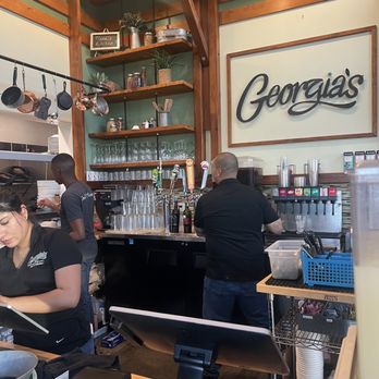 Georgia's Restaurant - Soul Food Near Me - Long Beach, California