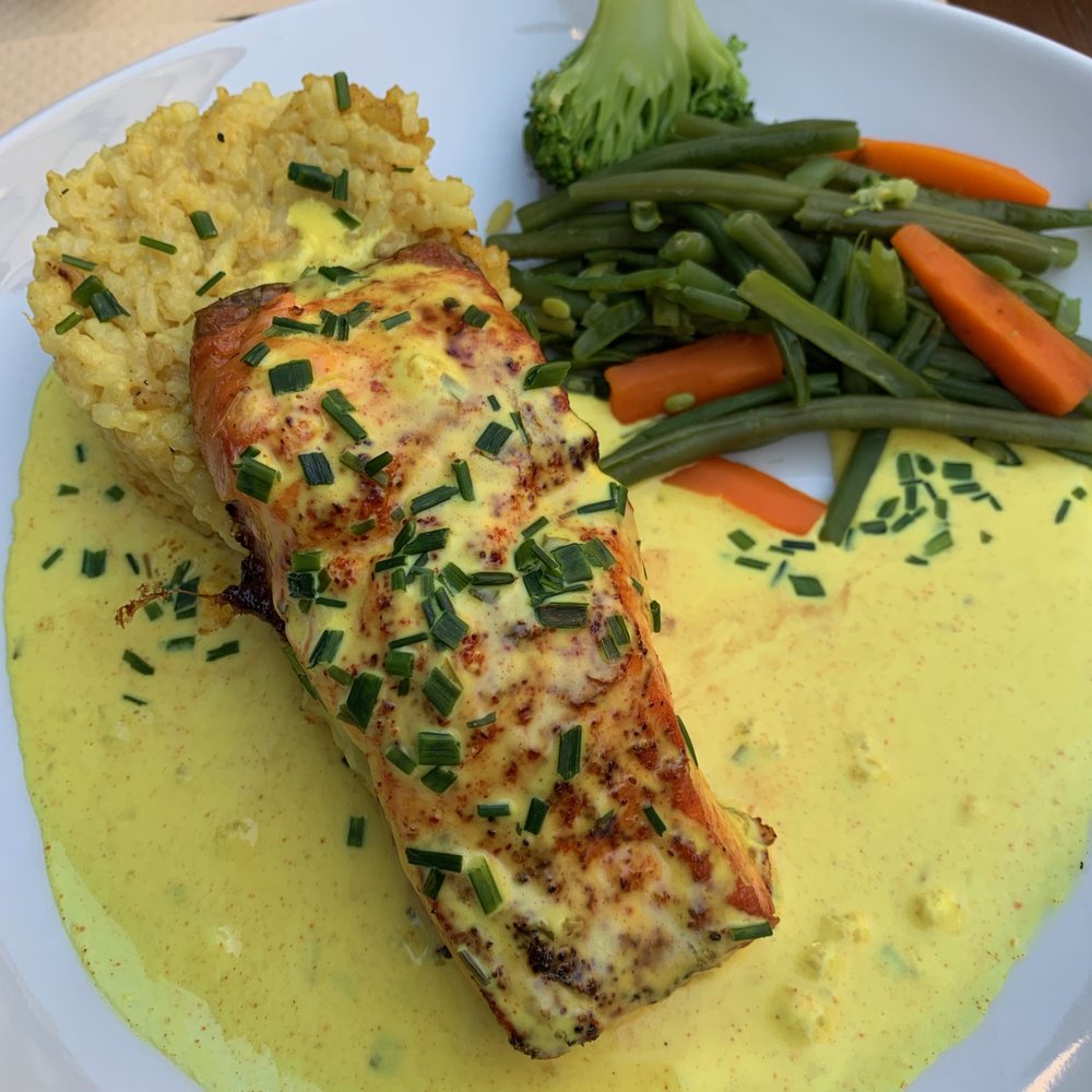 La Cave Gourmande - Salmon with rice and vegetable - Bistros Near Me - Paris, 75