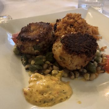 82 Queen - Carolina Crab Cakes - Southern Near Me - Charleston, South Carolina