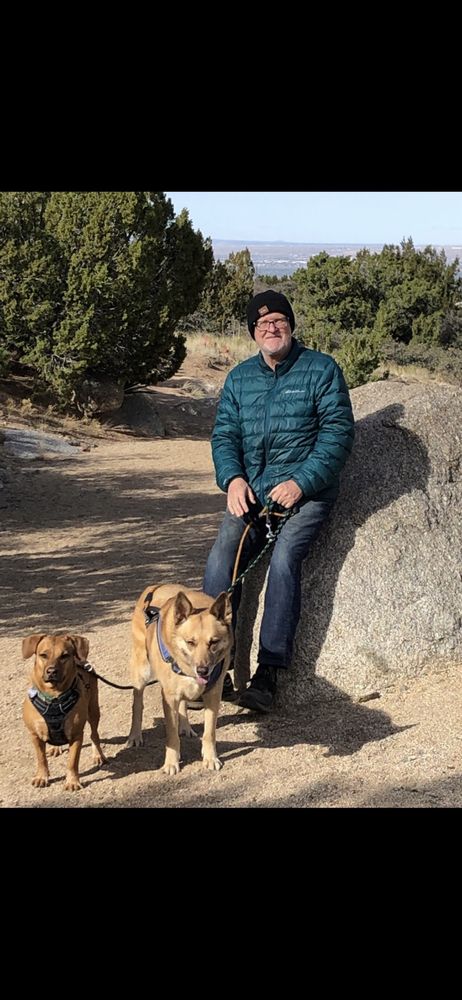 Your home or our home dog sitting - pet boarding facility in Albuquerque, NM