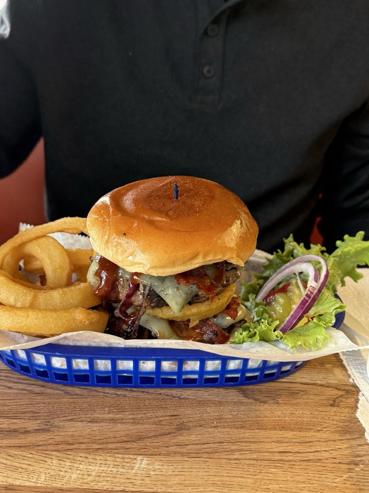 Slackers Burger Joint Logo