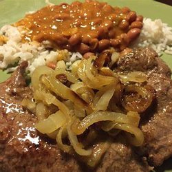 Casa Maria Kitchen - Bistec Encebollado, Arroz y Habichuelas Rosadas