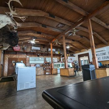 Ashton's Burger Barn - the inside of the restaurant - American Near Me - Delta, Utah
