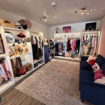 Elysia Collective - Cosmetics & Beauty Supply Near Me - San Antonio, Texas