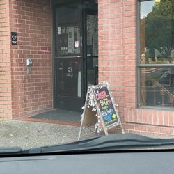 The sign to show where the shop is located!