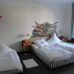 Hotel Schwarzwälder Hof - Doppelzimmer mit Zustellbett, Balkontür lässt sich nicht mehr ganz öffnen
